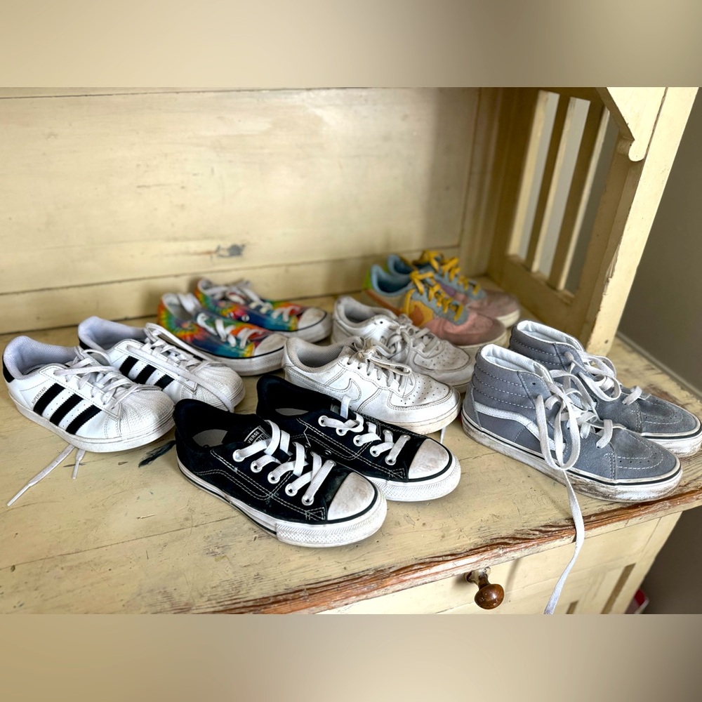 Girls Lot Of 6 Pair Size 1Y Sneakers! Nike, Converse, Vans, and Adidas!
